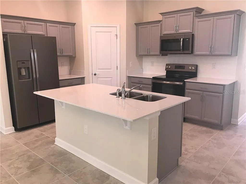4 bed, 3.5 bath, 2486 sqft, $2,900 — Photo 3