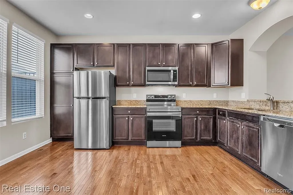 3 bed, 2.5 bath, 1520 sqft, $2,450 — Photo 4