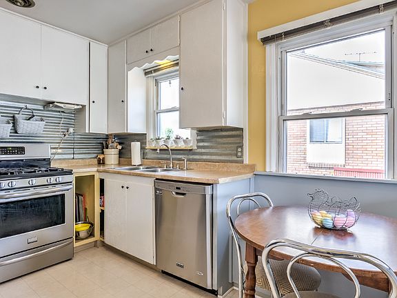 5th image of 221 E Leslie Ave