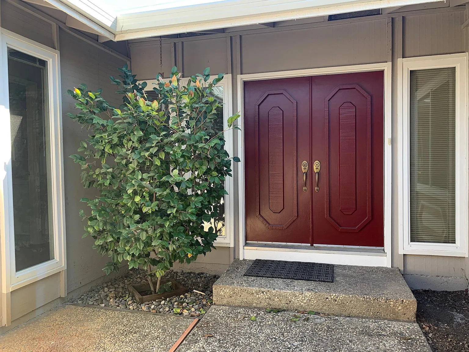 1072 Fleetwood Dr — Photo 2