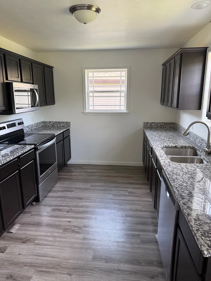 204 Whispering Meadows Pkwy — Photo 2