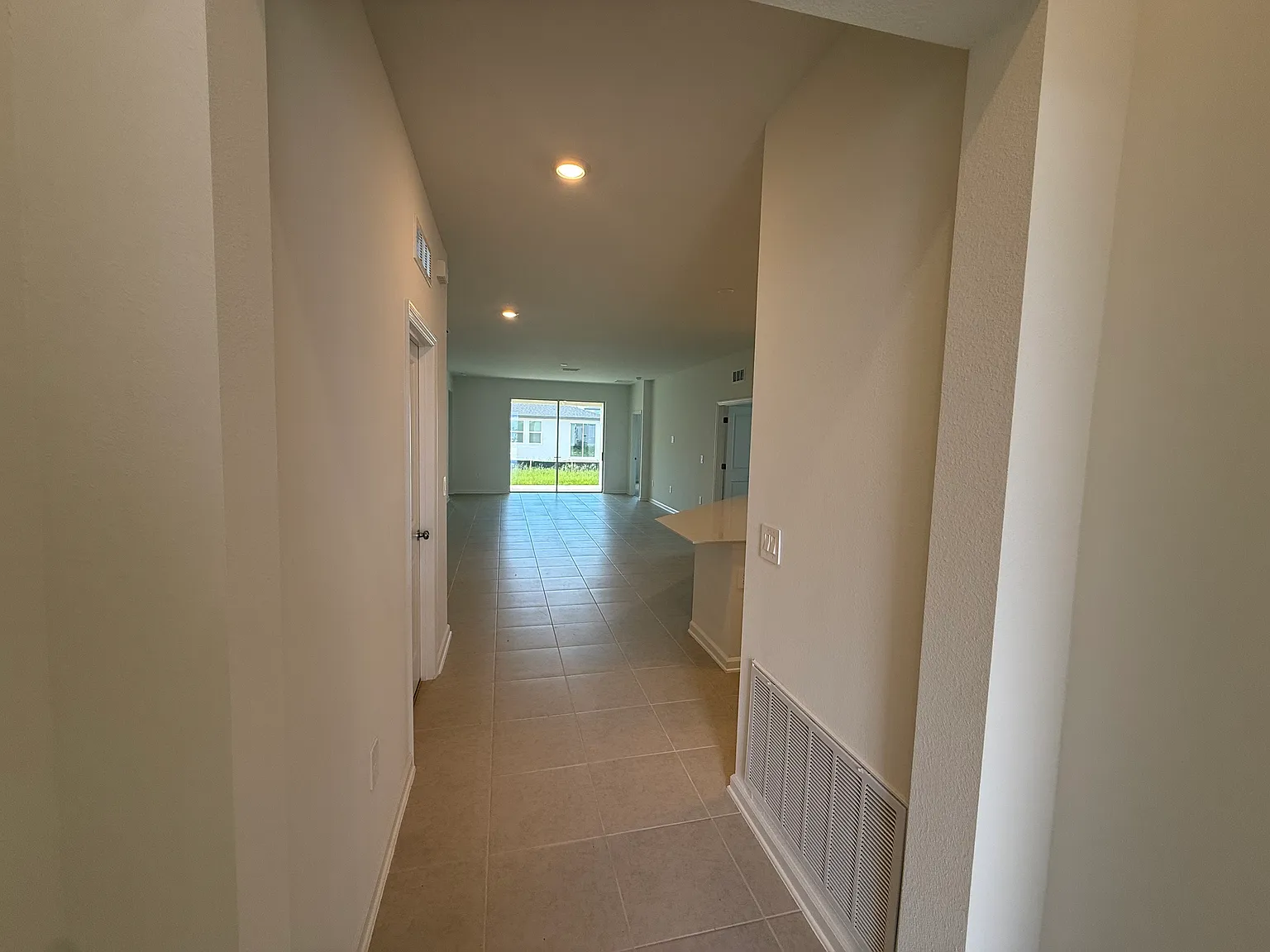 3 bed, 1700 sqft, $1,998 — Photo 3