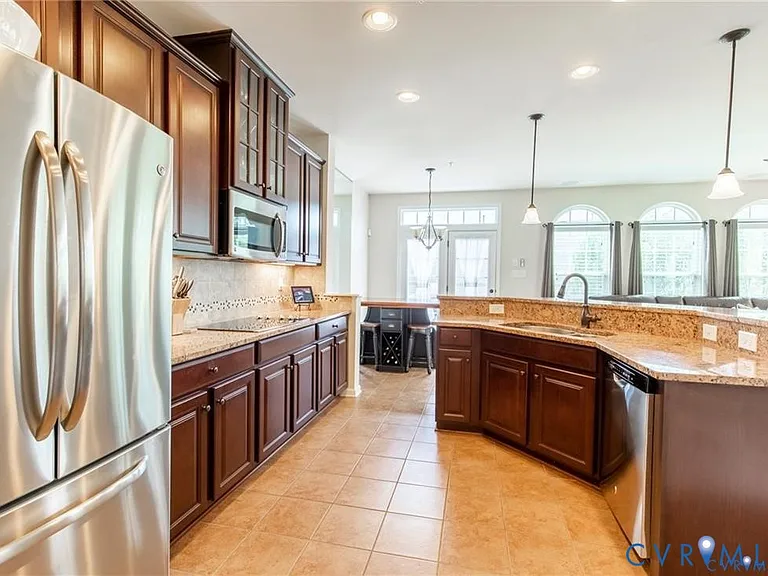 411 Siena Ln — Photo 18