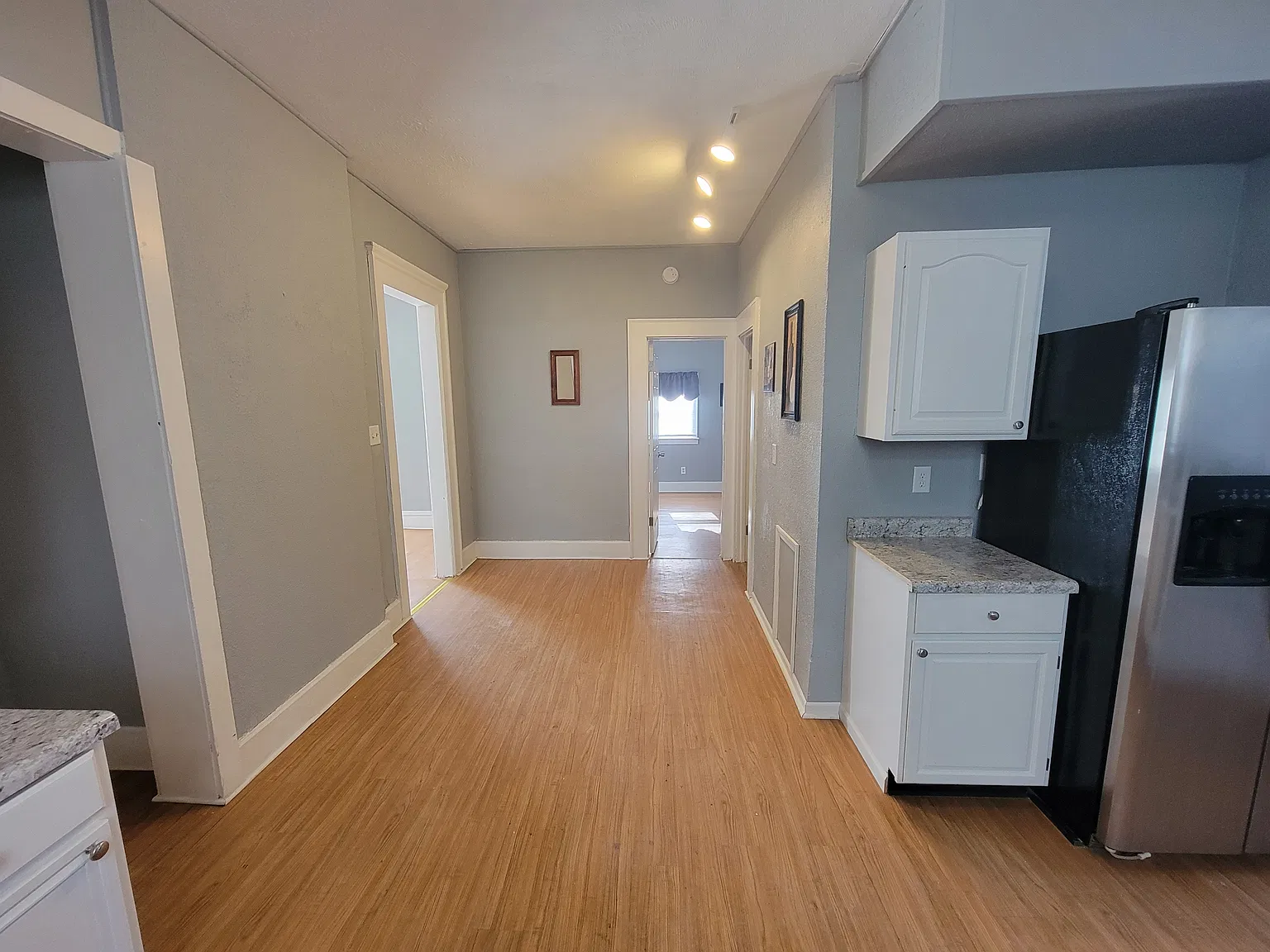 3 bed, 1000 sqft, $1,800 — Photo 2