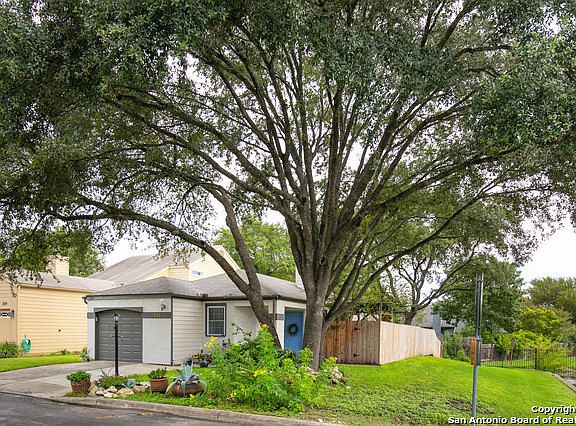 3rd image of 13123 Brook Garden Ln