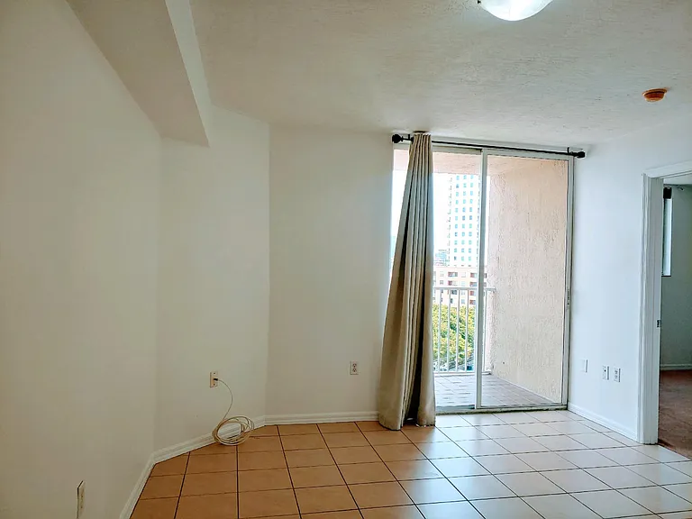 102 SW 6th Ave #610 — Photo 4