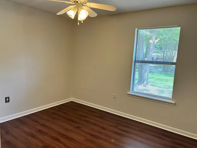 4 Hawthorne Dr — Photo 9
