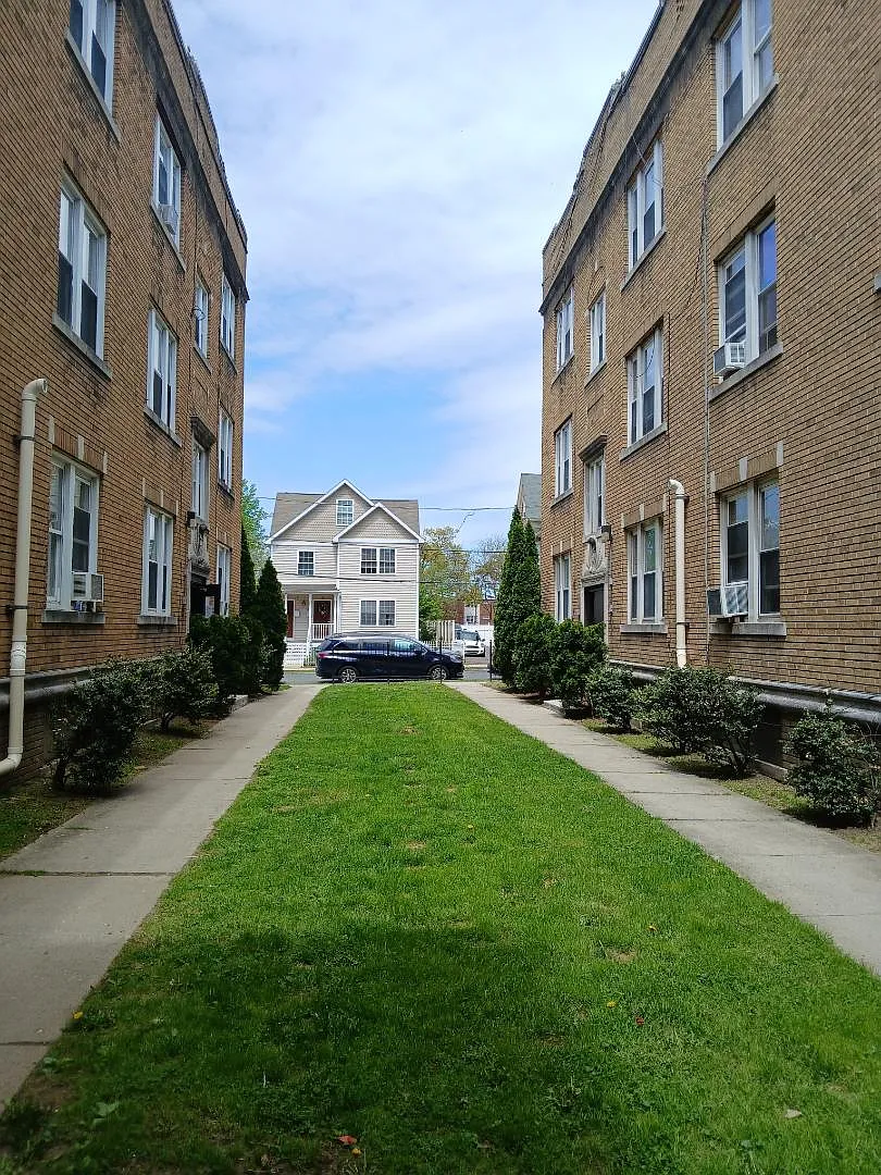 15 Allen Place — Photo 4