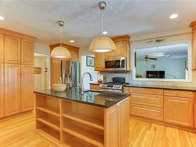 2209 S Pastures Ln — Photo 9