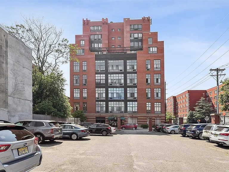 205 10th St #9R — Photo 13