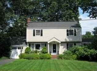 6 Endor Ln, Mountainside, NJ 07092
