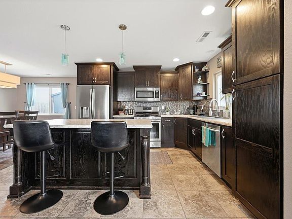 5th image of 613 Saint Andrew St