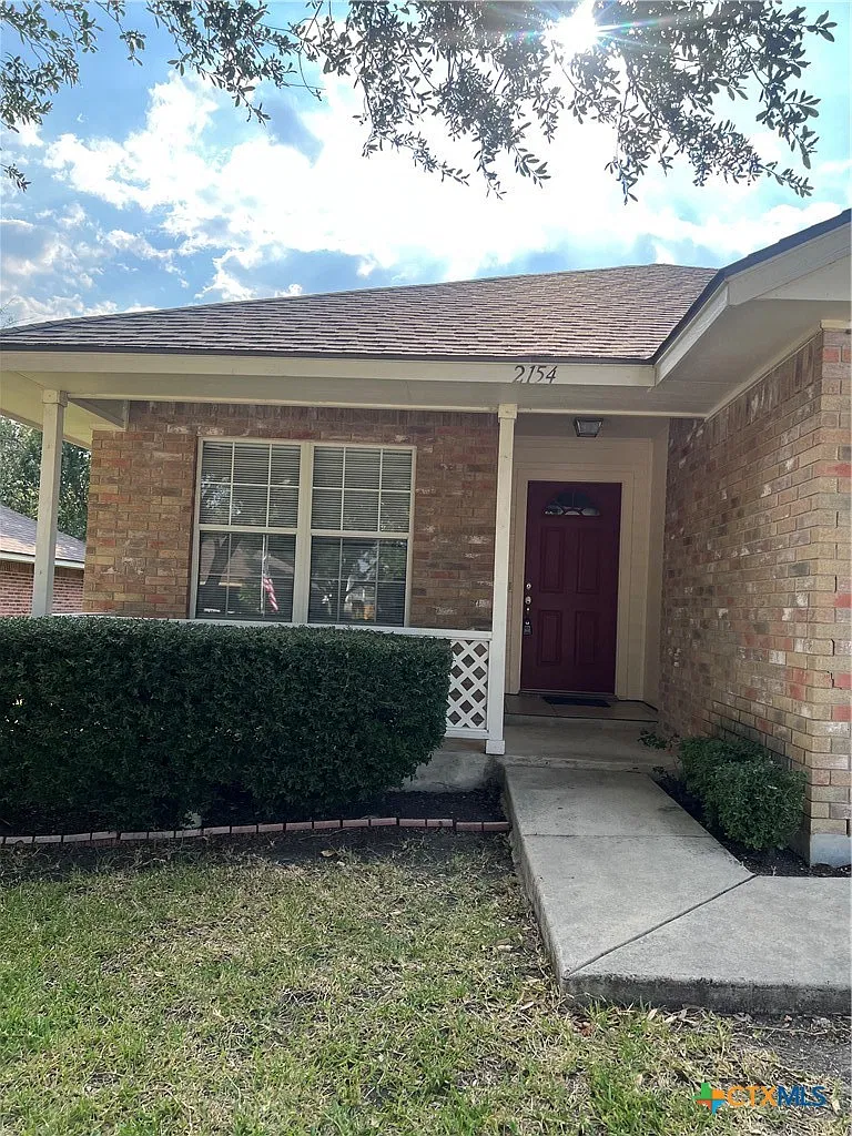 3 bed, 2.0 bath, 1369 sqft, $1,450 — Photo 3