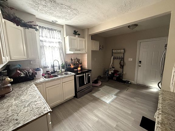 3rd image of 523 Townsend Ave