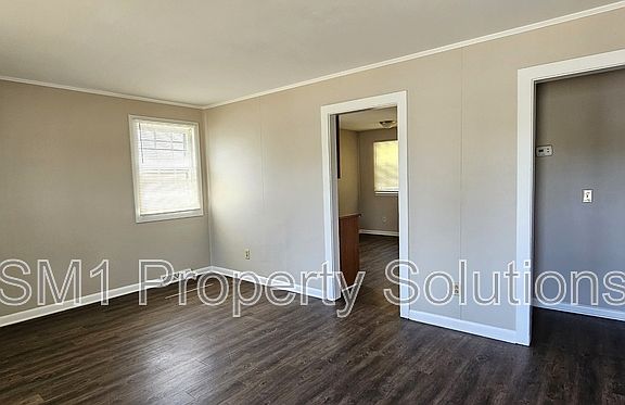 3rd image of 1529 Earl Dr #1