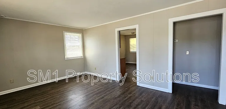 1529 Earl Dr #1 — Photo 3