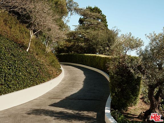 2nd image of 851 Strada Vecchia Rd