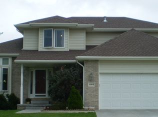 6168 Blackstone Rd, Lincoln, NE 68526