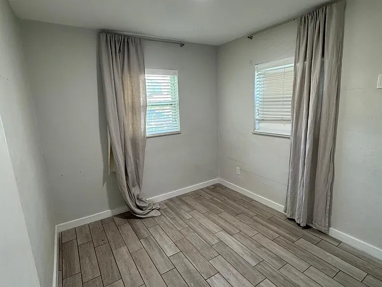 6706 S Himes Ave — Photo 16