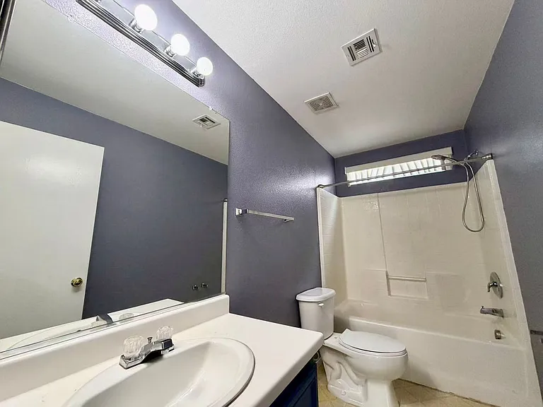 7983 Dutch Villas St — Photo 16