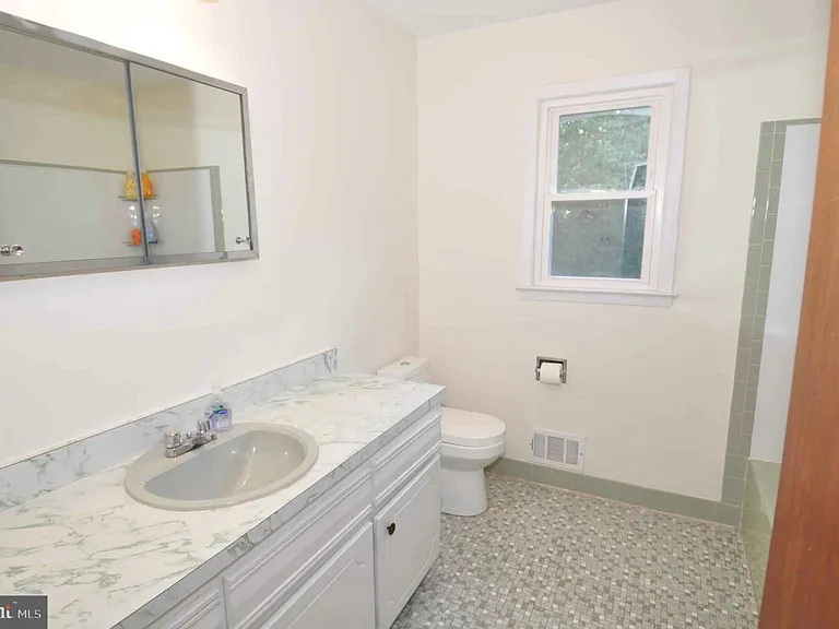 40 Colleen Cir — Photo 14