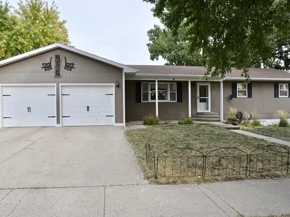 114 Hemlock Ave, Pierre, SD 57501