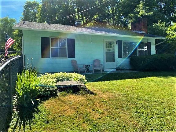 2nd image of 11 Meadow Ct