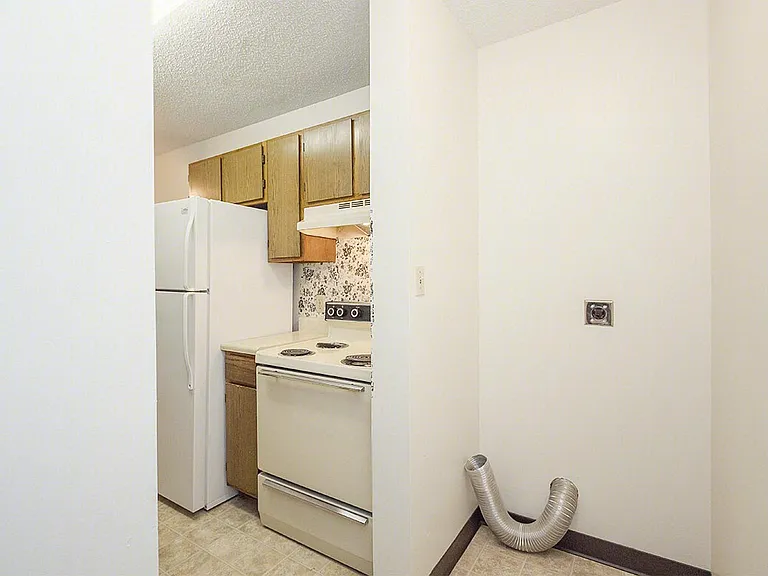 2419 J St #4 — Photo 8