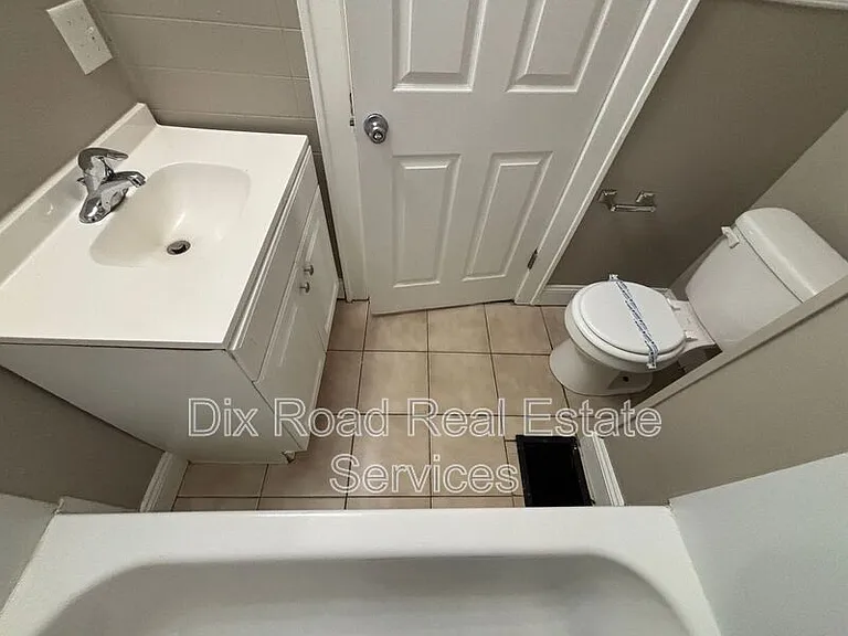 3701 Iona Ave — Photo 22