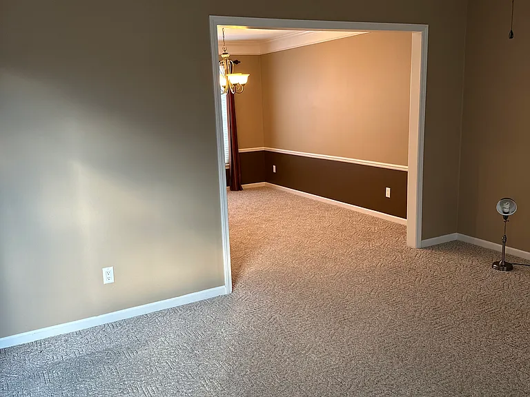 7913 Creek Bend Dr — Photo 3