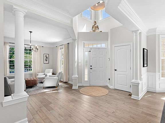 5th image of 42573 Regal Wood Dr