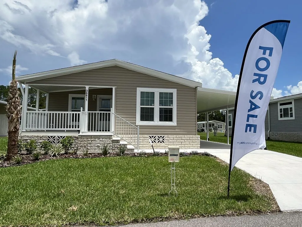 3 bed, 2.0 bath, 1355 sqft, $1,699 — Photo 1