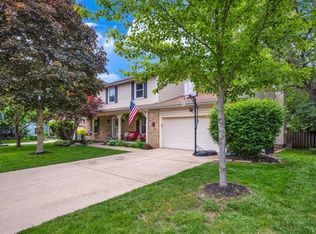 4 Kensington Cir, Bloomington, IL 61704