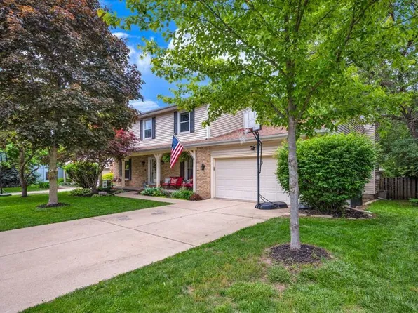 4 Kensington Cir, Bloomington, IL 61704