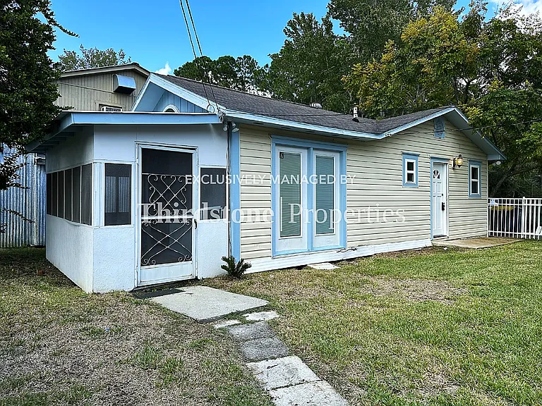 2965 Armstrong St #B — Photo 13