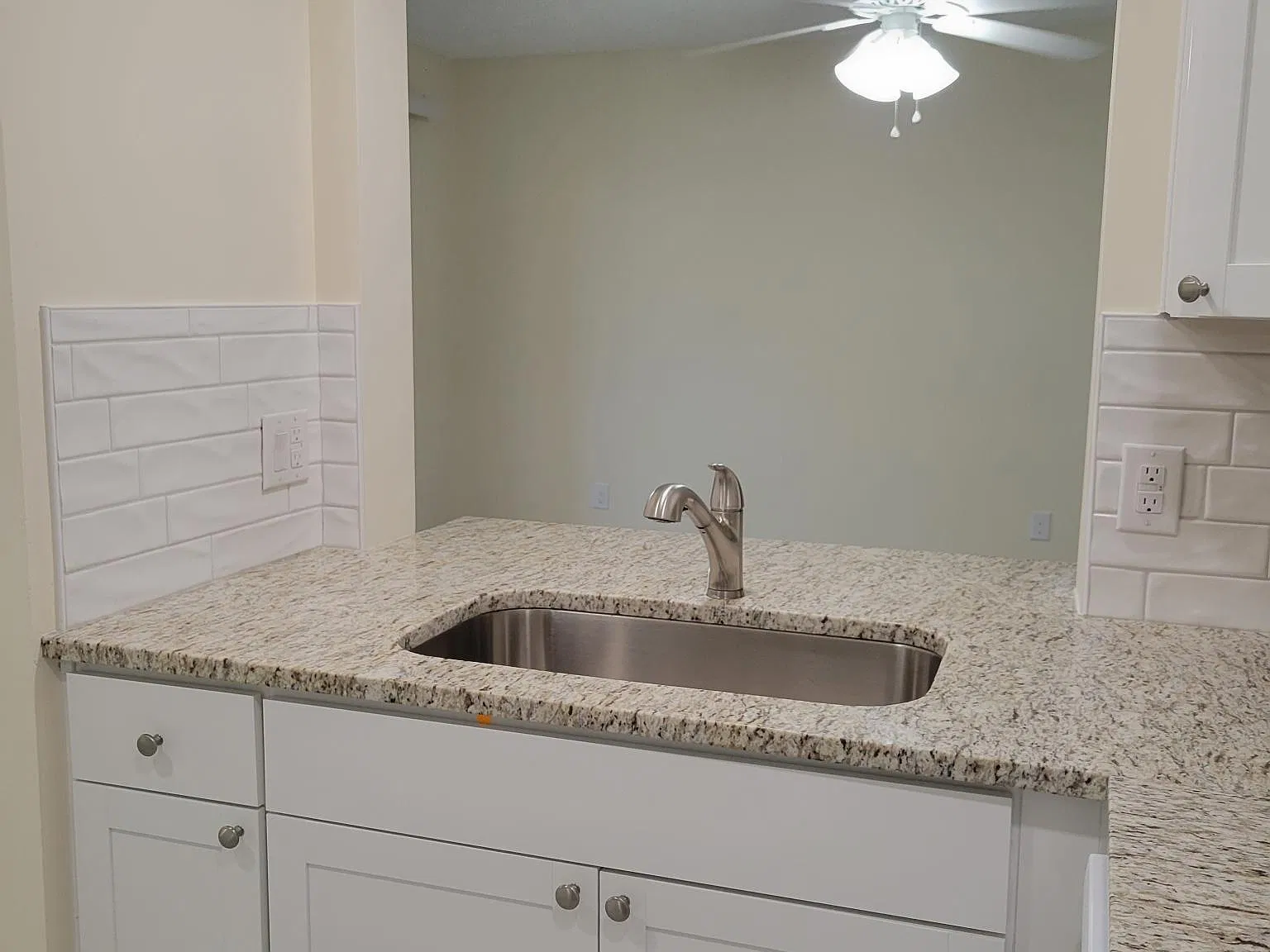 2 bed, 1050 sqft, $2,000 — Photo 2