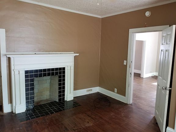 4th image of 1622 Farmer Ave