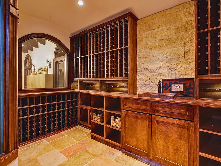2570 Nichols Canyon Rd — Photo 25