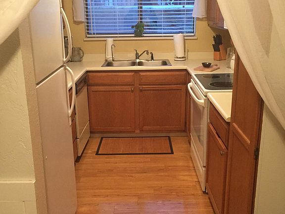 galley kitchen, good counter space.