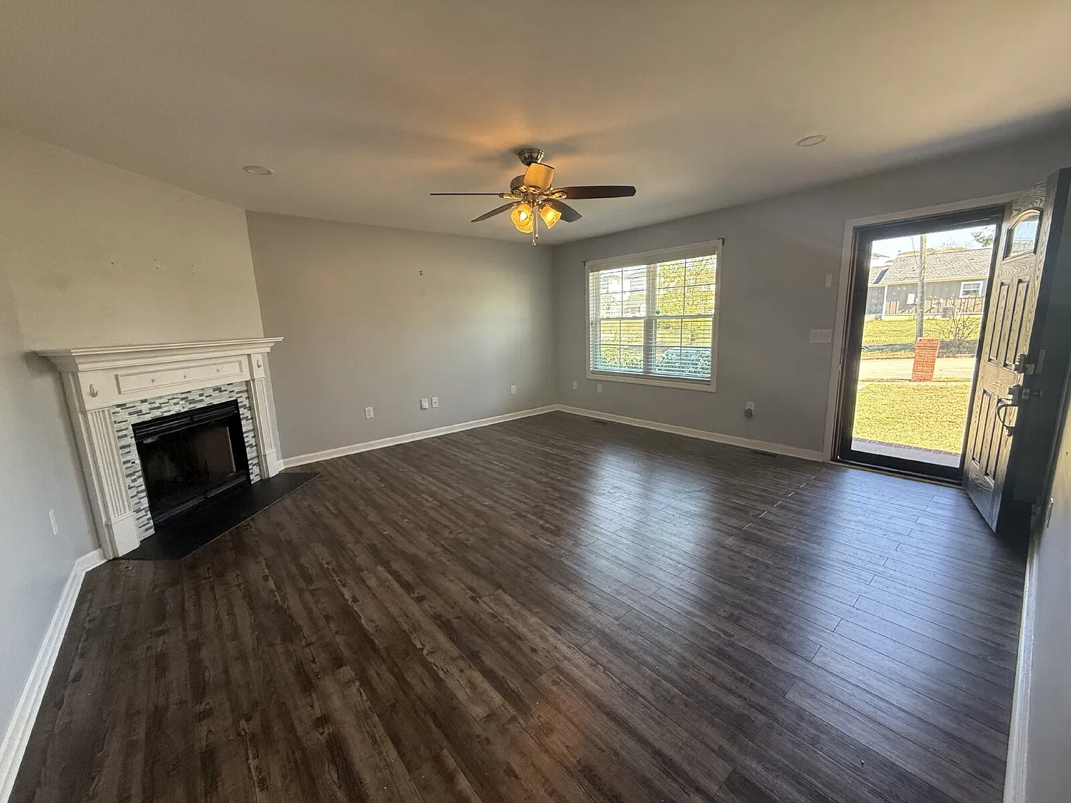 3 bed, 3.0 bath, 1792 sqft, $2,350 — Photo 2