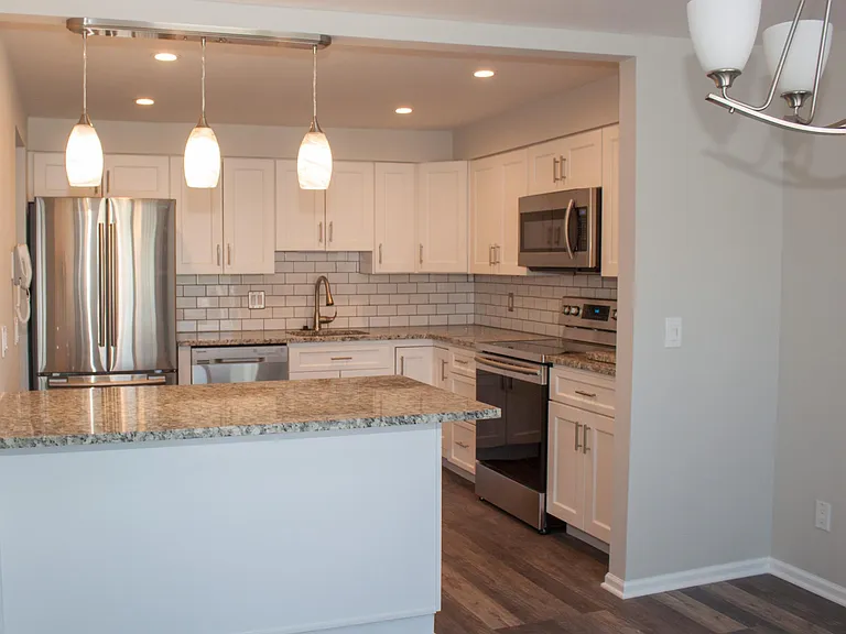 2050 Delaware Ave #E — Photo 8