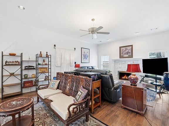 3rd image of 309 Parkhill Ln