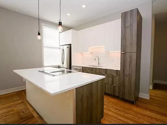 3rd image of 1919 Vine St #1