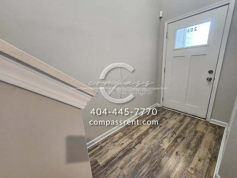 206 Lyndon Way NW — Photo 3