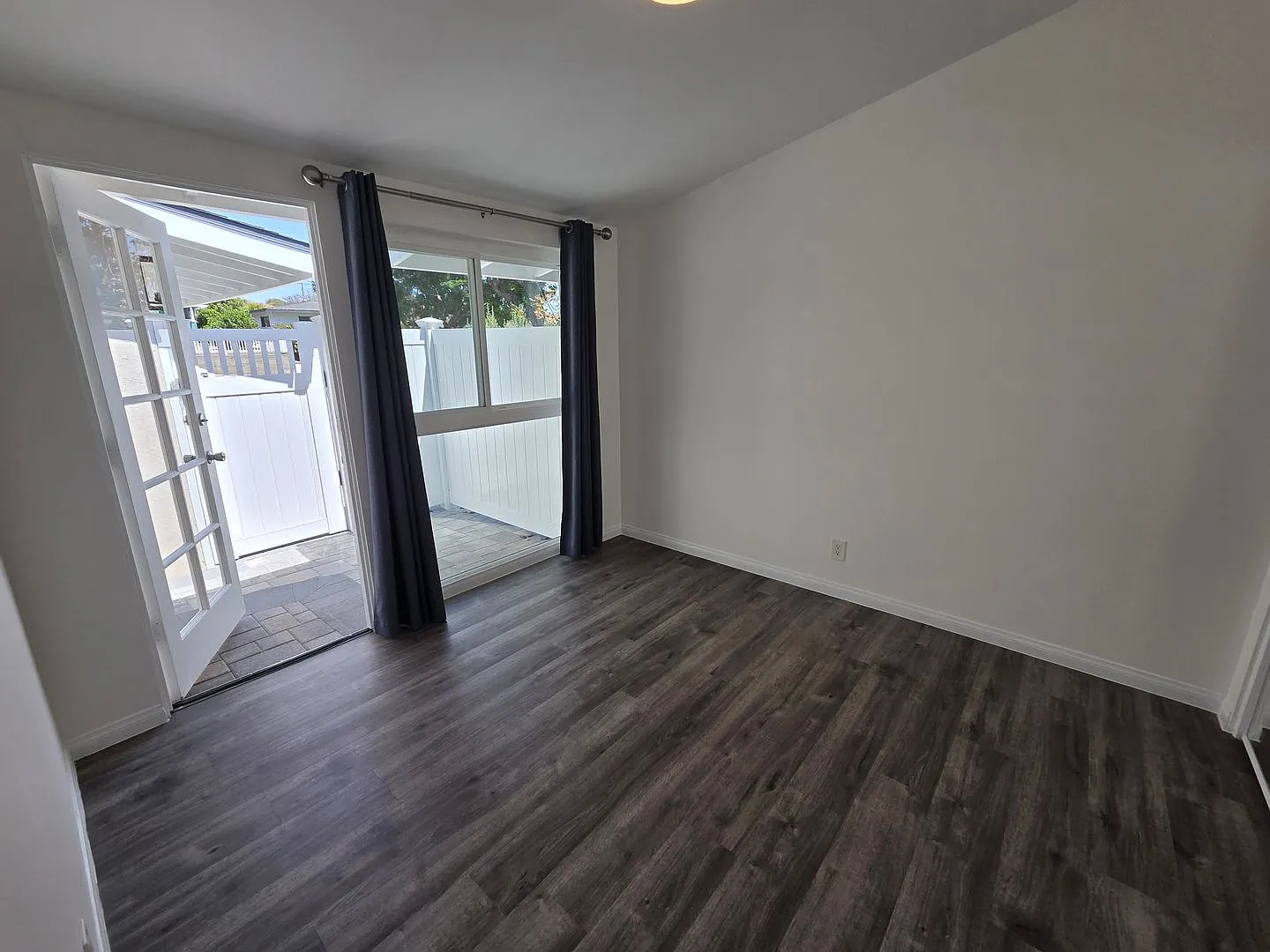 4+2 Single Family home on desirable Ventura street Near Hospital — Photo 4