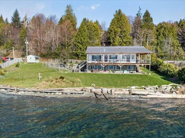 420 1st St, Mount Waddington, BC V0N 3E0