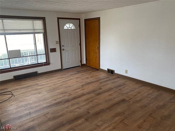 4th image of 247 E Judson Ave