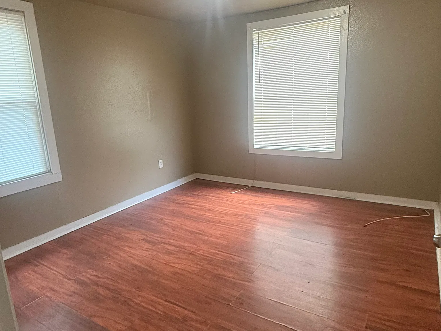 2 bed, 1100 sqft, $900 — Photo 2