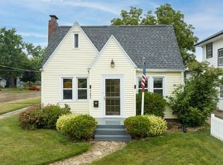 2402 C Ave NE, Cedar Rapids, IA 52402