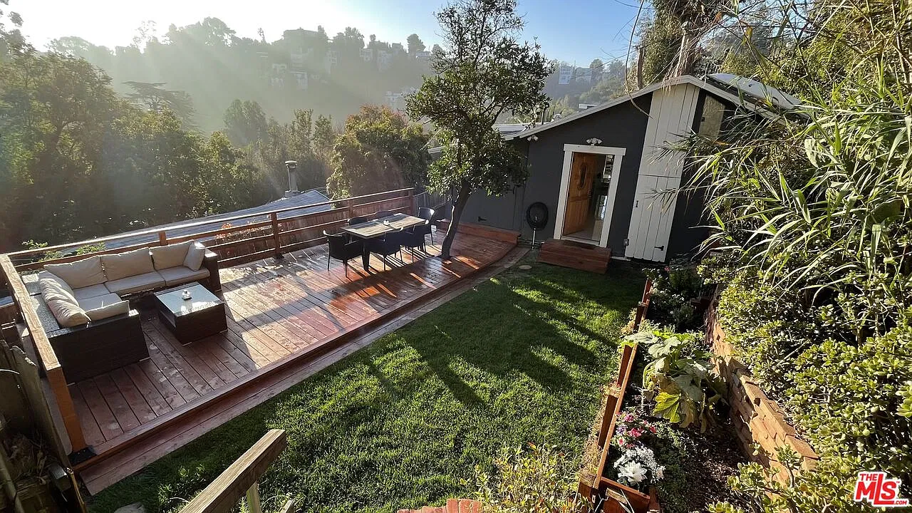 1 bed, 1.0 bath, 805 sqft, $4,800 — Photo 1